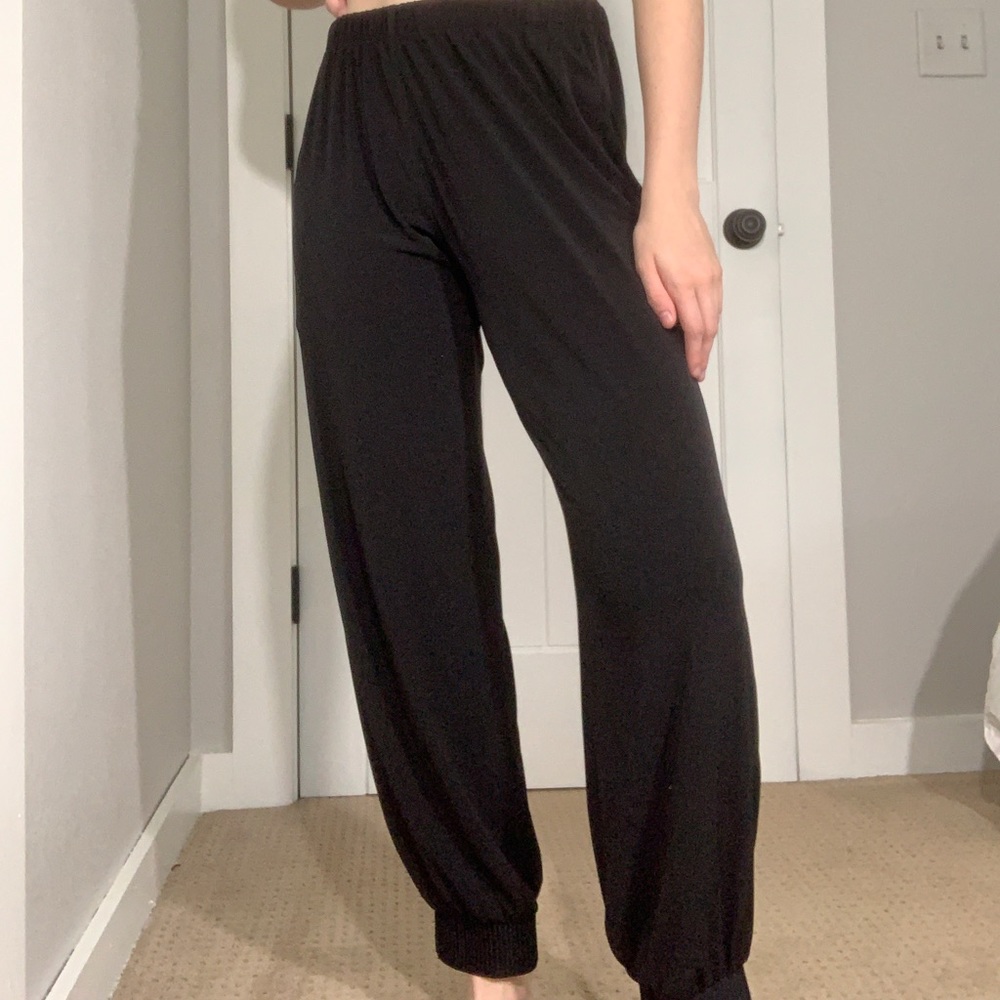 black loose pants